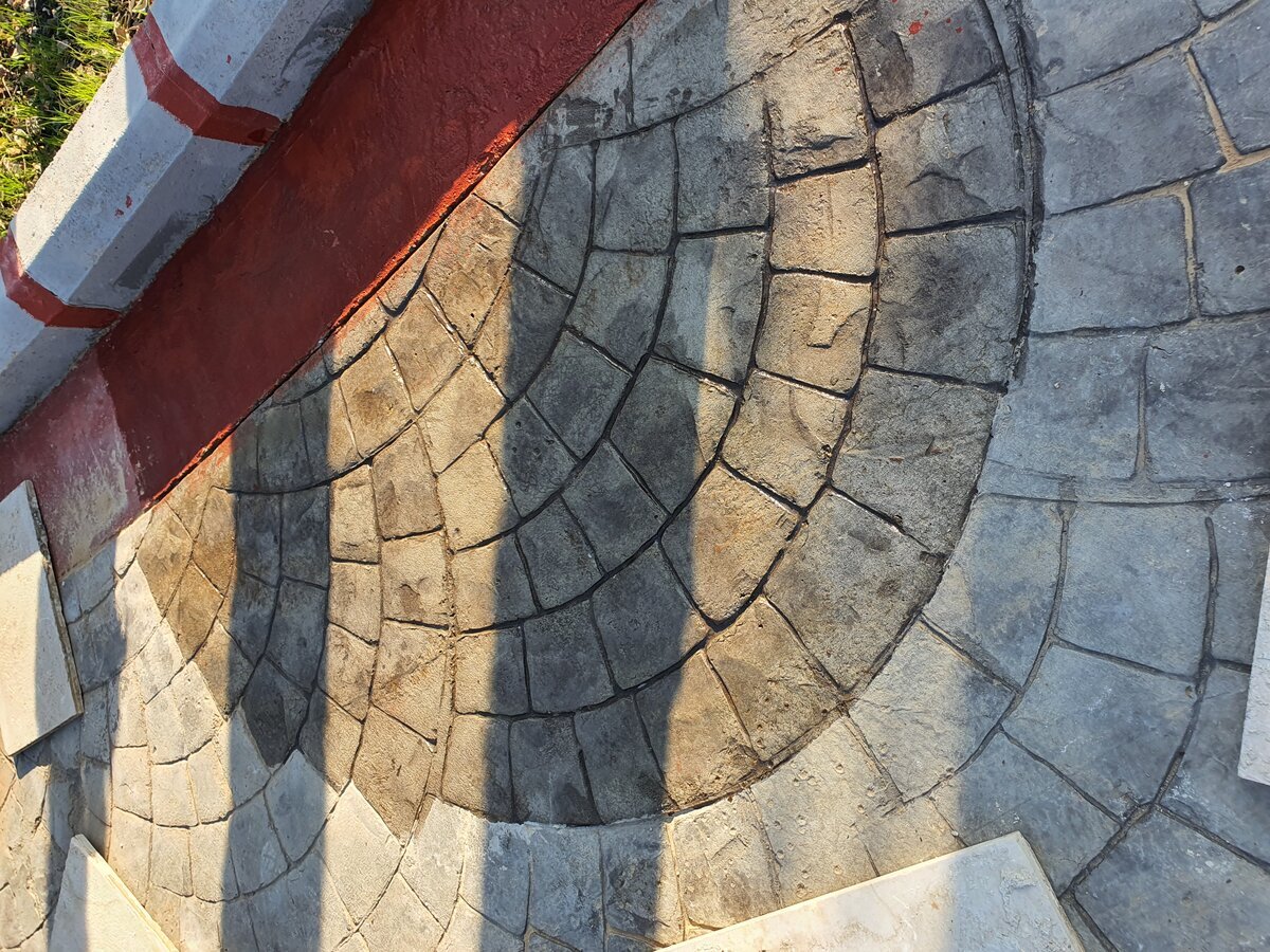 Decorative cobblestone forecourt — radial fan pattern being laid course by course